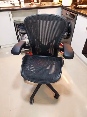 Fully Adjustable Herman Miller Aeron Classic Chair Size B Black