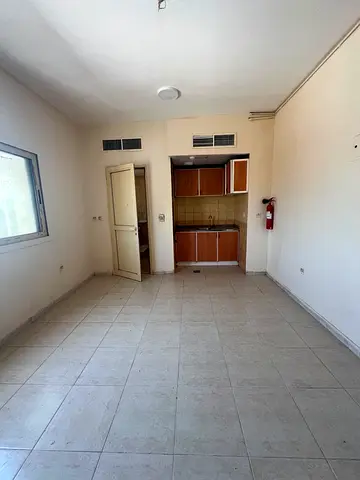 استديو منطقة البوطينة سعر رائع و تكيف مركزي