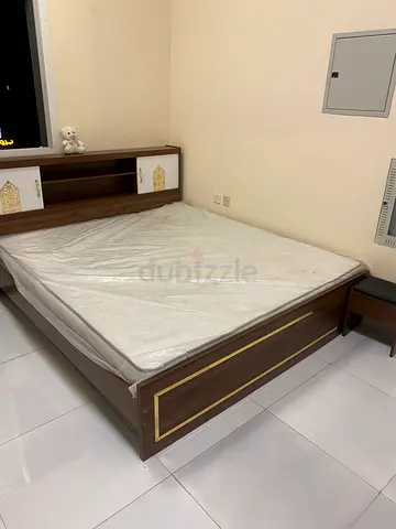 سرير كبير بالمرتبه