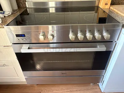 Stainless Steel Electric Range with Ceramic Hob and Oven - Good Condition