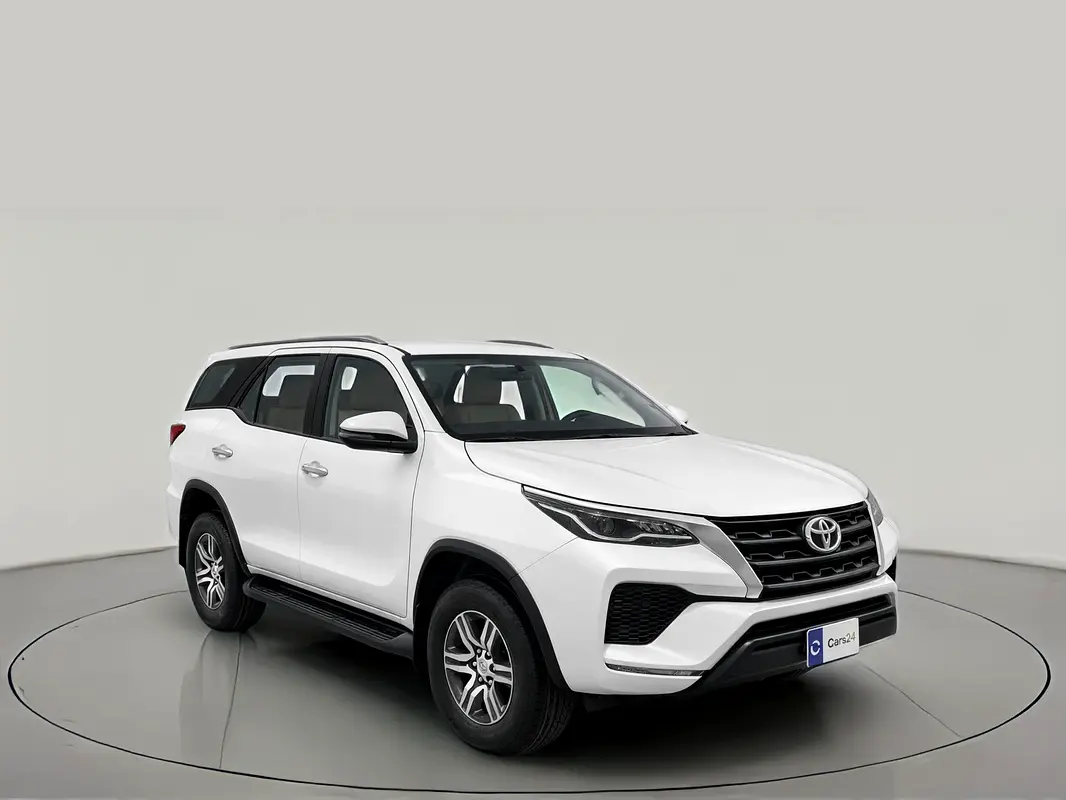 Toyota Fortuner 2023 — photo 1 of 13