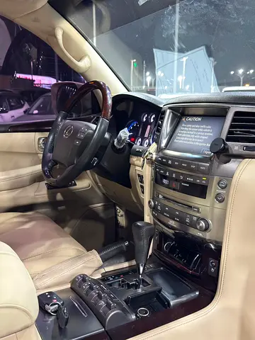 2009 Lexus LX-SERIES photo 9