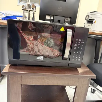 Black  Decker Countertop Microwave - Good Working Condition