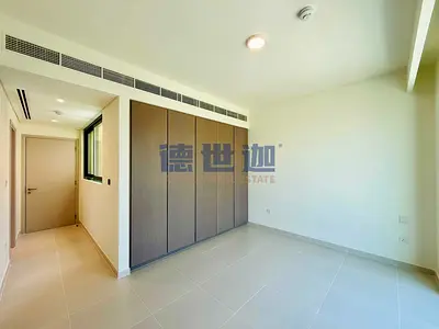 3 Bedroom Townhouse | Bright Courtyard Design | Single Row Feel