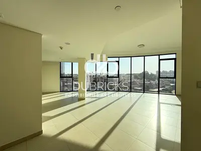 شاغرة بعد 15 مايو | شقة واسعة بغرفة نوم واحدة | موقع مميز في تلال مردف | تصميم واسع