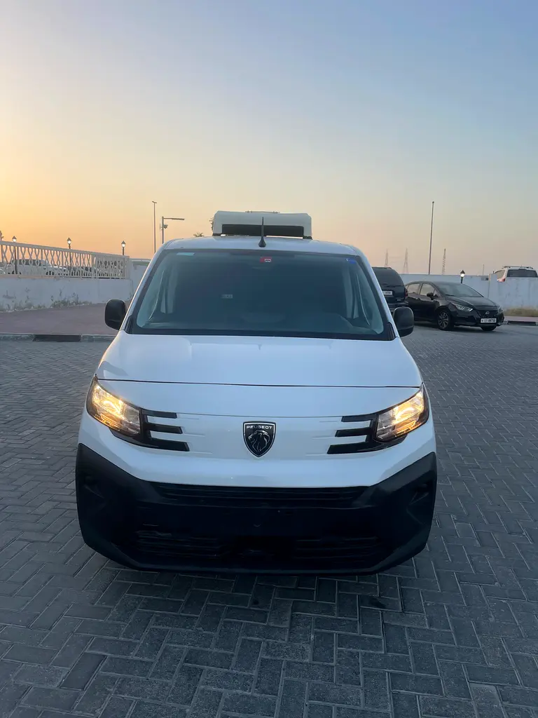 Peugeot Partner 2025 — photo 1 of 15