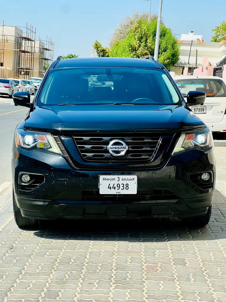 Nissan Pathfinder 2018 — photo 1 of 19