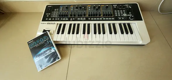 Roland Gaia SH-01 37-key Synthesizer with Manual - Good Working Condition