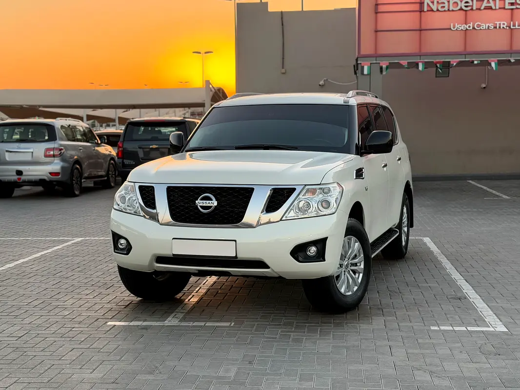 Nissan Patrol 2015 — photo 1 of 13
