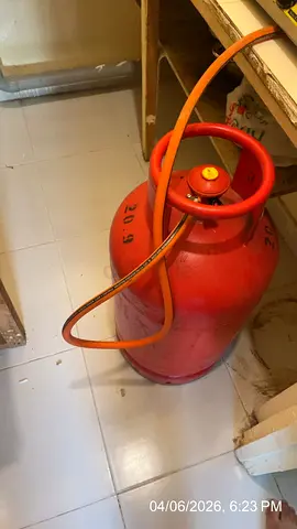 New condition LPG Gas Cylinder with free new regulator  Hose pipe and used stove