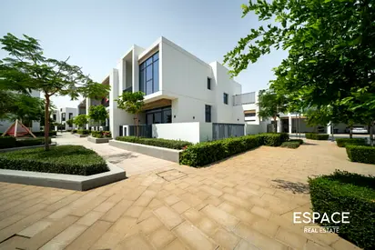 Exlusive | Signature Townhouse | Vacant