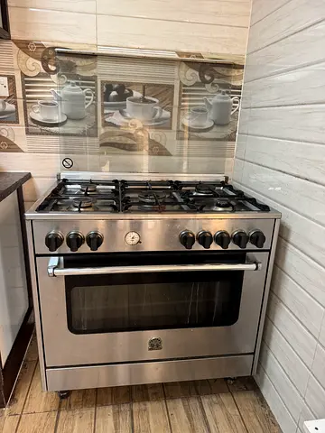 Cooking range 5 burner urgent sale