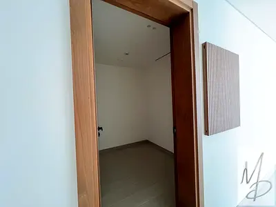 LAVISH 2 BR / PRIME LOCATION / MIDDLE FLOOR