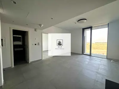 Big Size Apartment With Balcony In Tiraz Aljada