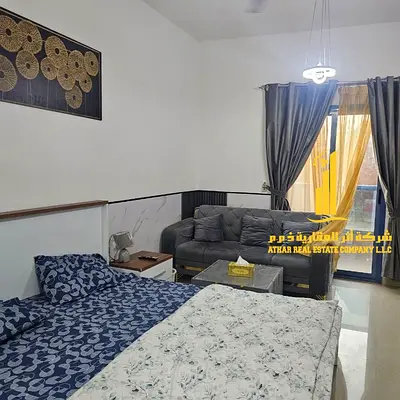 ✨ استديو مفروش بالكامل مع بلكونة للإيجار الشهري | شامل جميع الفواتير والإنترنت | موقع مميز في عجمان - على شارع الكويت – برج النعيمية C ✨