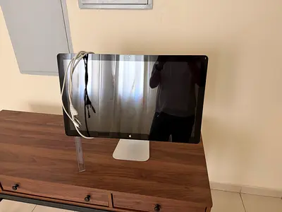 Apple 27-inch Cinema Display (Desktop Monitor) - Great Condition
