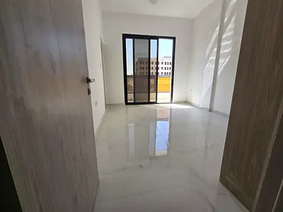 اول ساكن-العاليه-غرفة نوم وصالة واسعة تقسيمات عملية ومريحة مساحة ممتازة بناية نظيفة وراقية