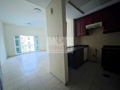 STUDIO WITH BALCONY | UPPER FLOOR | MED ST 2