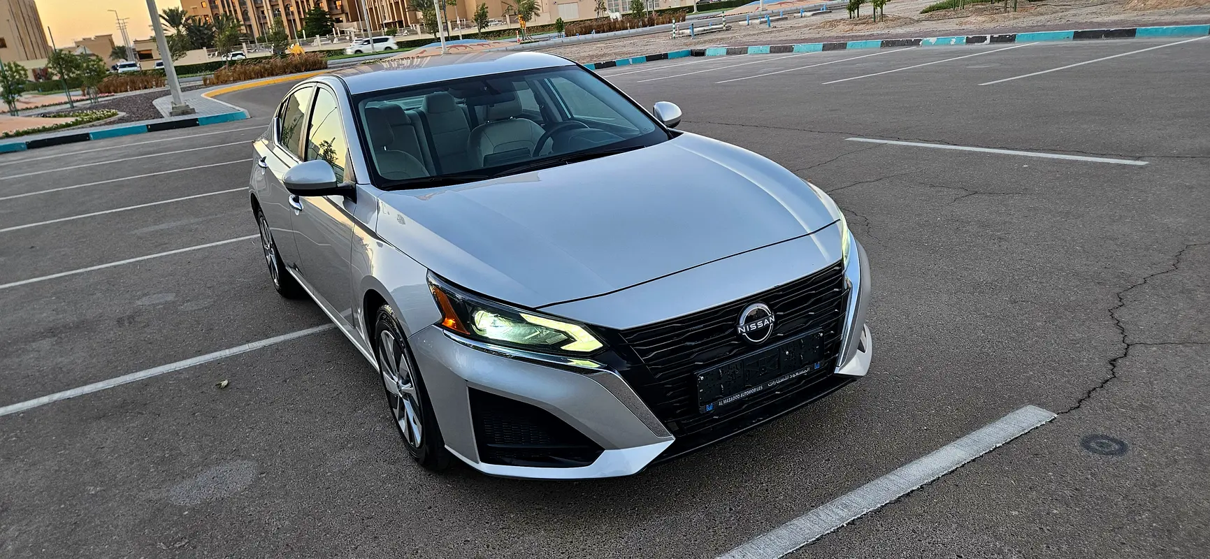 Nissan Altima 2023 — photo 1 of 18
