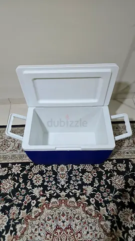 40 Litre Cool box. Abu Dhabi Corniche, collection.  57cm x 34cm x 40cm