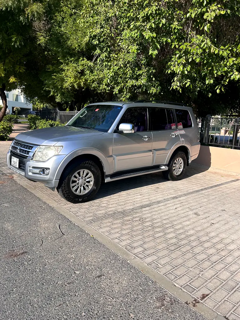 Mitsubishi Pajero 2015 — photo 1 of 7