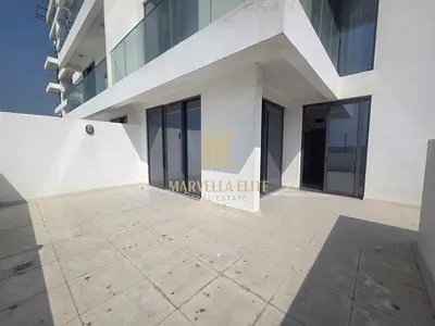 WATERFRONT LIVING | READY TO MOVE IN I FREEHOLD | SEA VIEW | HIGH ROI