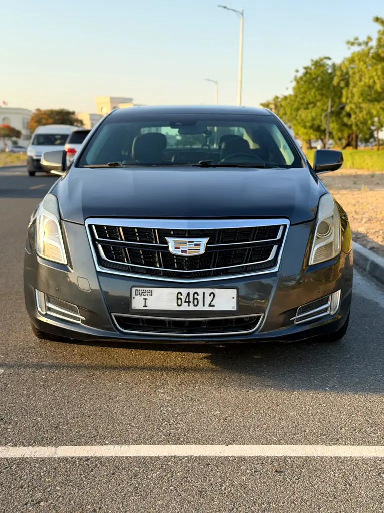 Cadillac XTS 2017 — photo 1 of 17