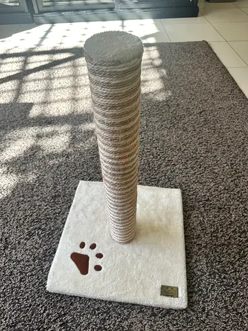 Compact Sisal Scratching Post with Soft Base - Good Condition