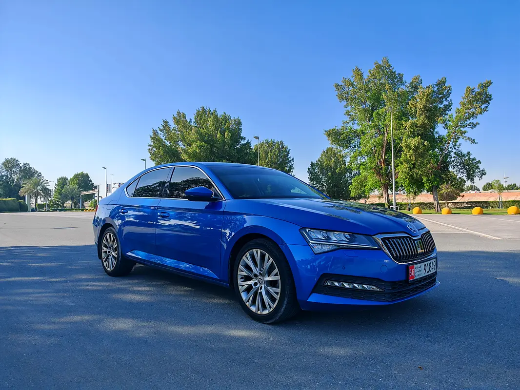 Skoda Superb 2022 — photo 1 of 10