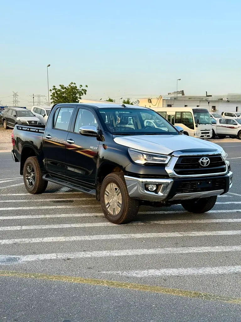 Toyota Hilux 2026 — photo 1 of 20