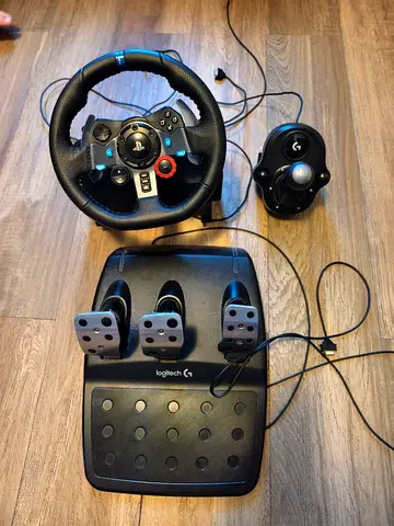 Driving set. Wheels, pedals and switchgeer