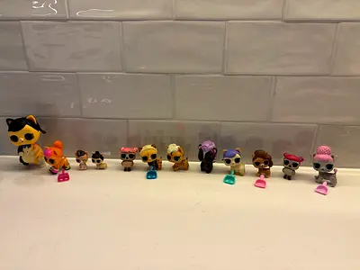 Lot of 12 LOL Surprise small pets and figures - good condition