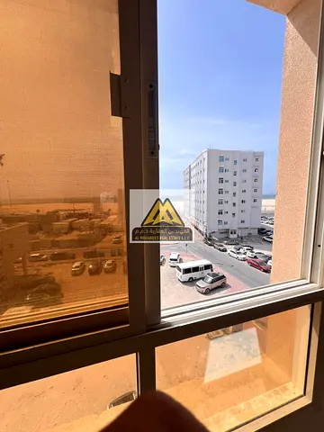 غرفة وصالة كورنيش عجمان ثاني صف إطلالة بحرية غرفة ماستر 2 حمام باركن ترابي 28 ألف 4 دفعات موقع مميز قريب الكورنيش والخدمات والسكن مريح