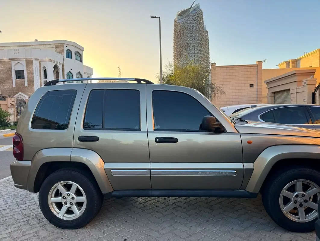 Jeep Liberty 2007 — photo 1 of 13