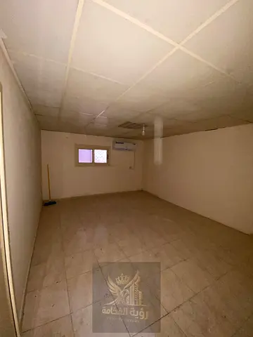 عزاب صريح مساحه كبيره صيانه مجانيه بالشارقه المصلى بالقرب من محطه مواصلات الروله