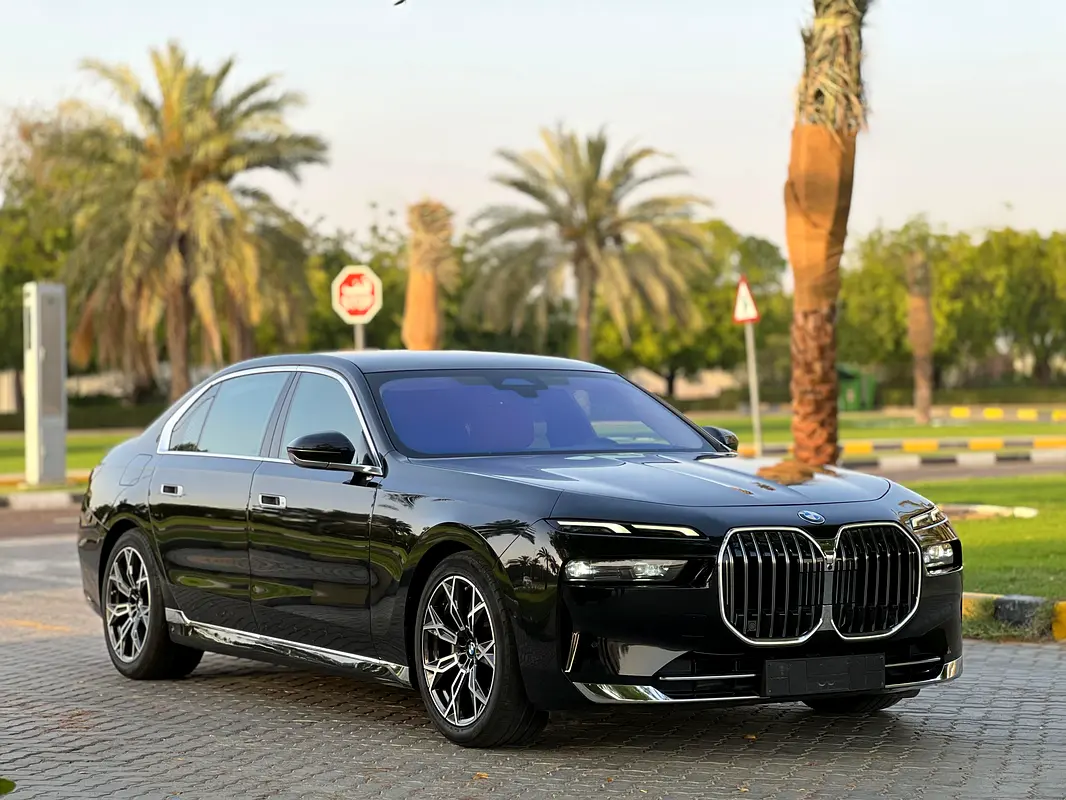 BMW 7-Series 2025 — photo 1 of 20