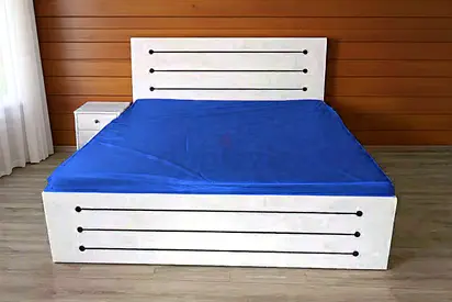 Queen size bed with mattress
