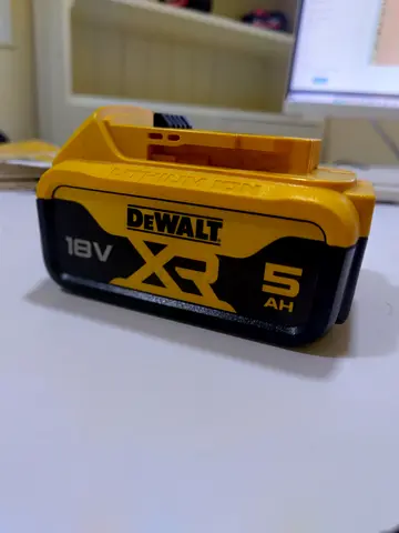 DEWALT 18V/5.0 AH BATTERY (NEW)