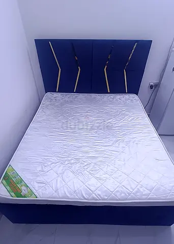Queen size bed with mattress
