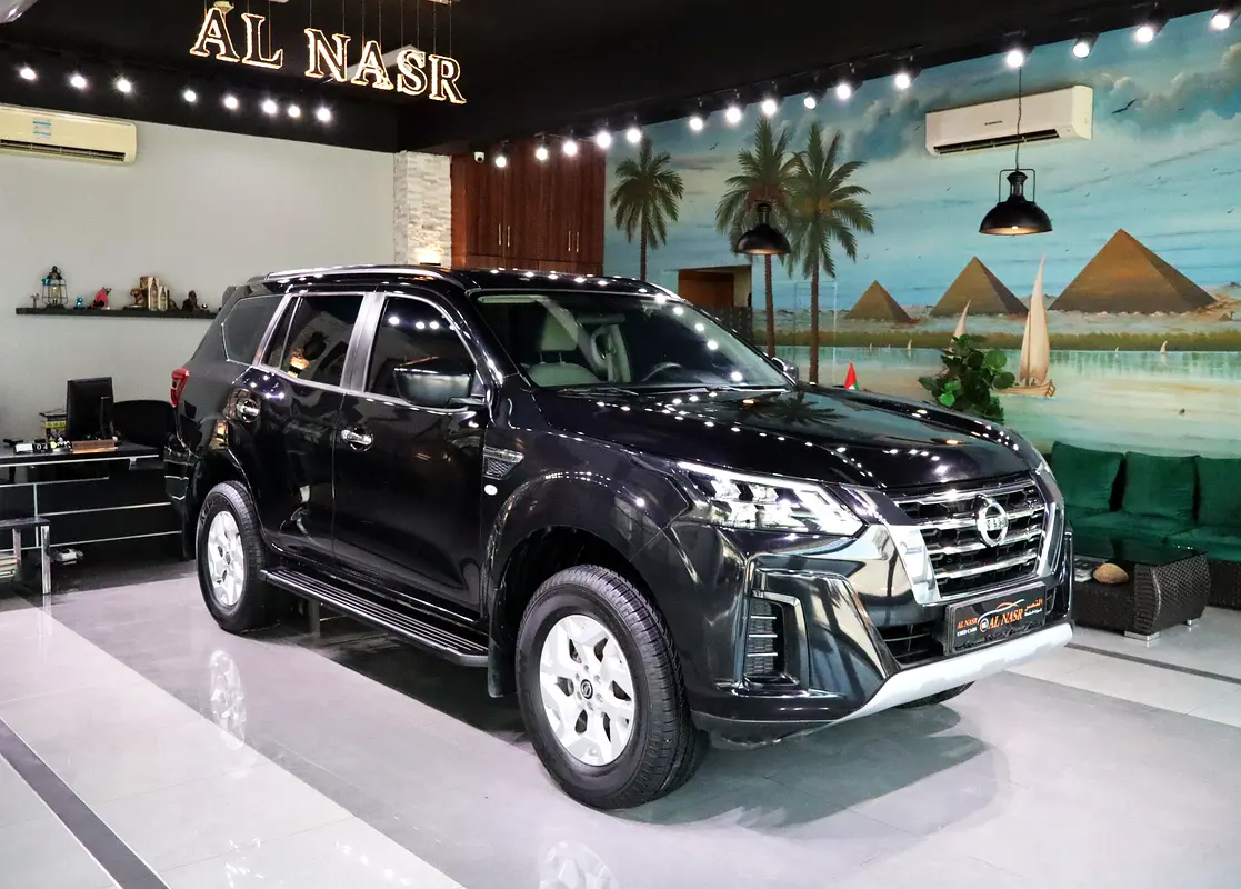 Nissan Xterra 2021 — photo 1 of 19