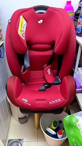 Joie red convertible child car seat — good condition