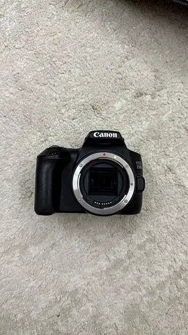 Canon EOS DSLR 250D