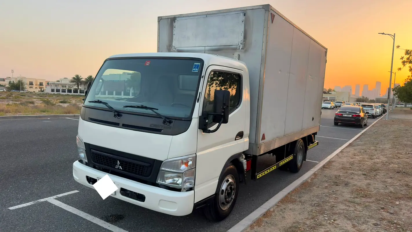 Mitsubishi Canter 2015 — photo 1 of 9