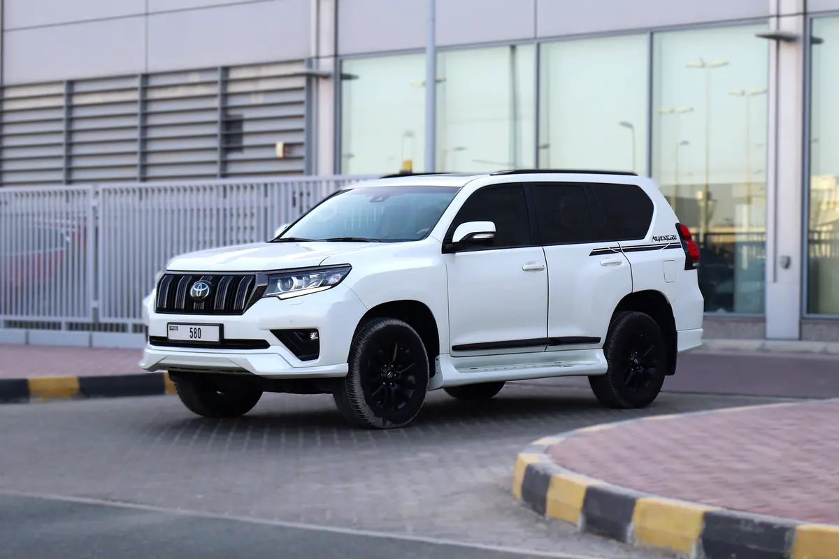 Toyota Prado 2022 — photo 1 of 16