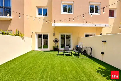 SINGLE ROW | GATED COMMUNITY | GREEN AREA
