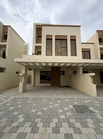 5BR Spacious | Vacant | Lagoon Community