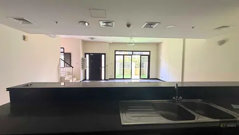 DUPLEX | 2 COVERED PARKING | STORAGE ROOM