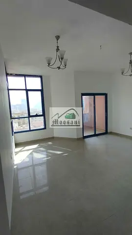 عرض محدود: شقة واسعة بغرفة نوم واحدة وحمامين وشرفة متاحة للإيجار بسعر 28,000 درهم إماراتي