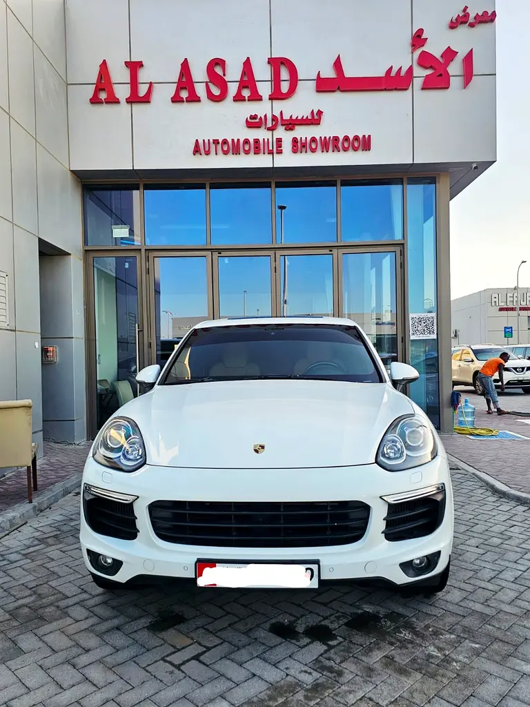 Porsche Cayenne 2015 — photo 1 of 17