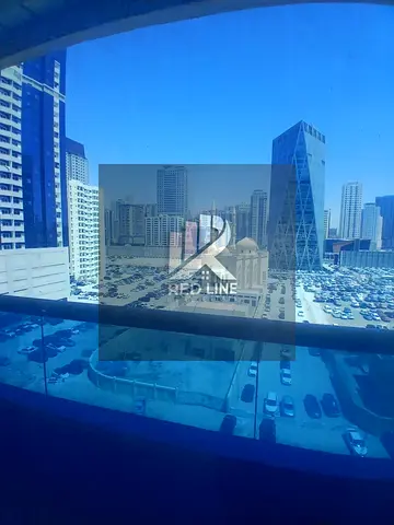 🏡 شقة غرفتين وصالة للإيجار السنوي في التعاون 🏡 فرصة مميزة للسكن في موقع حيوي بإطلالة مباشرة على شارع الوحدة، مع جميع الخدمات والمرافق القريبة. ✨ تفا